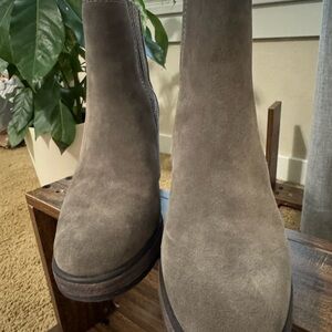 Crown Vintage Women's Suede Ankle Boots - Gray